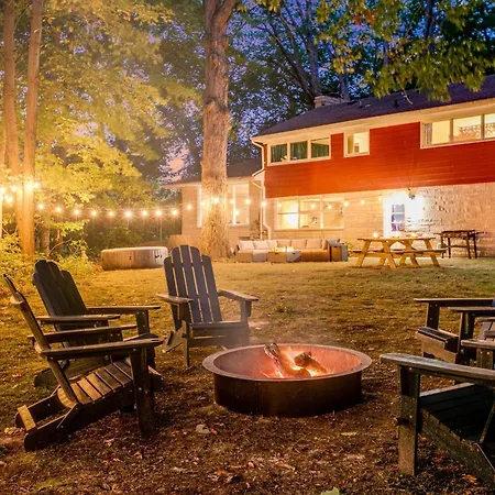 Unique! Retro 1950'S Wooded Retreat Near Indiana Dunes National Park